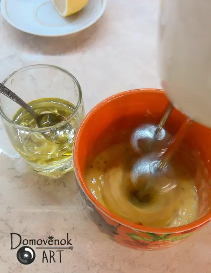 Процесс приготовления домашнего майонеза, очень вкусного