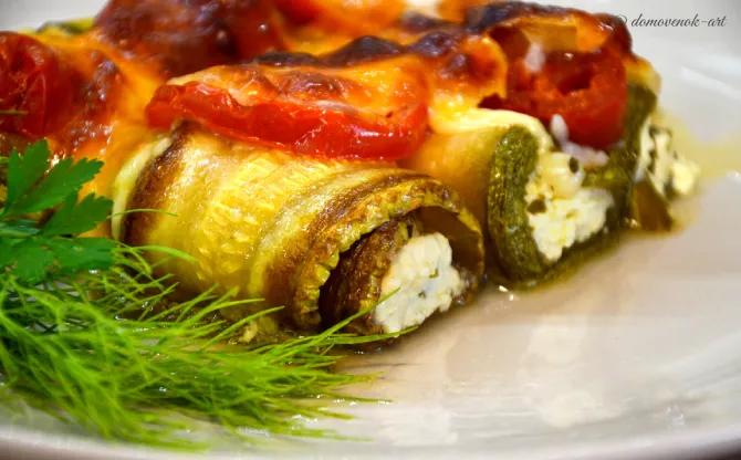 Нежные кабачковые рулетики под сыроной корочкой