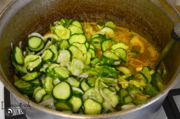 Огурцы с куркумой на зиму